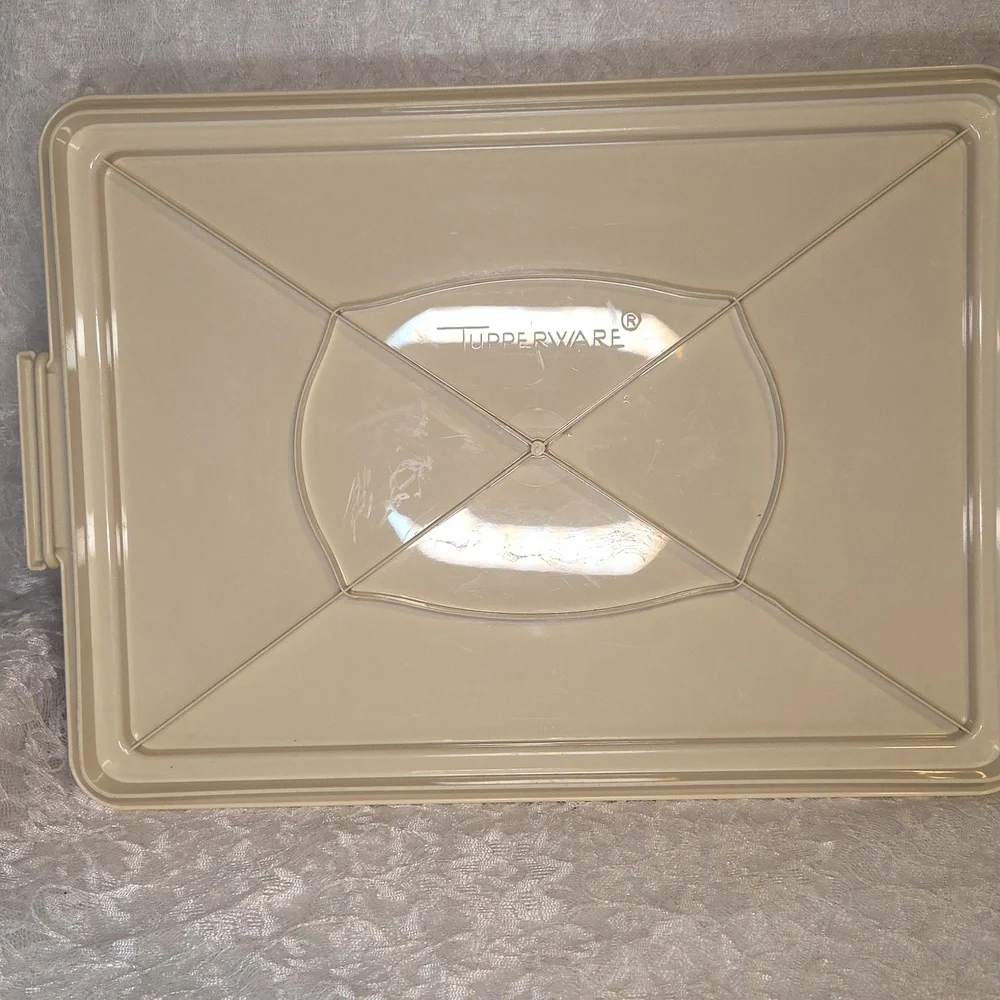 Tupperware: Cake Keeper Container - Picture 3 of 6